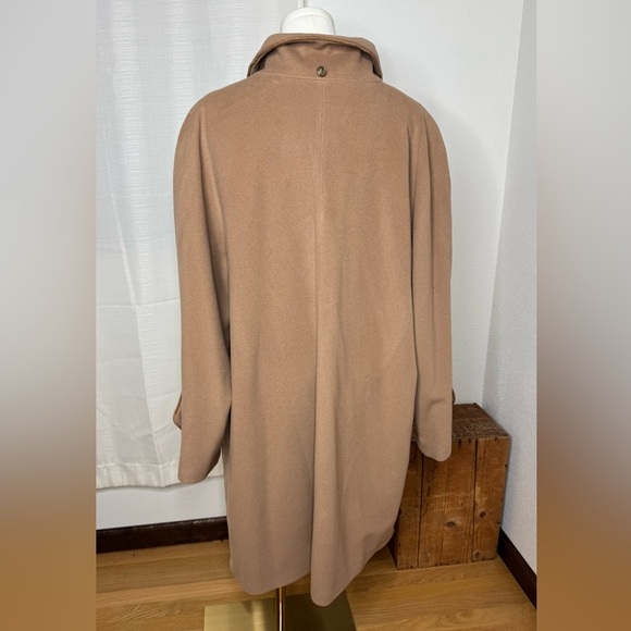 NWT Women's Dennis Basso Tan Button-Up
Wool, Cashmere Blend Coat. - Picture 12 of 13